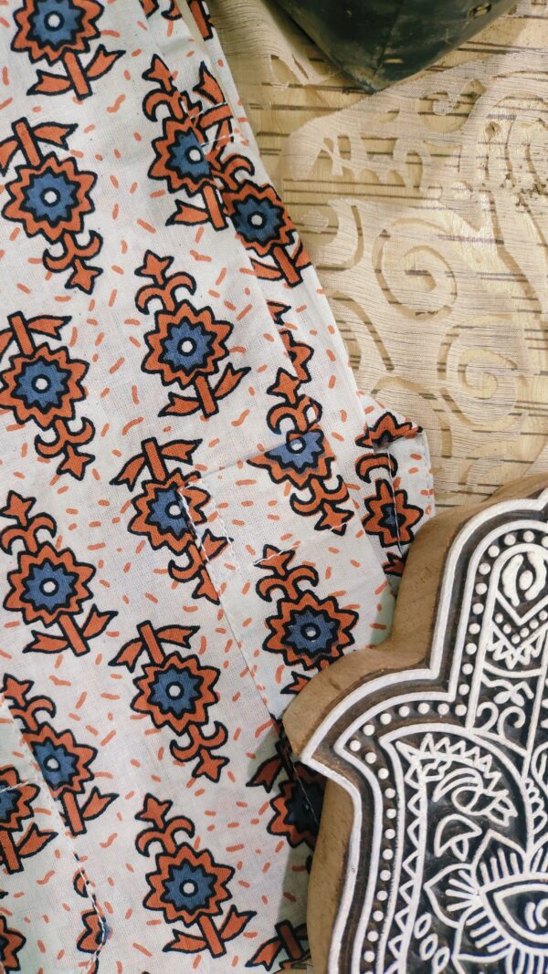 White On Grey Buti Handprinted Kurta(3)